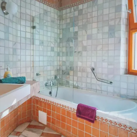 Huge Villa With Six Double Bedrooms - 17876 Villa *