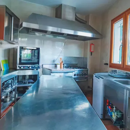 Huge Villa With Six Double Bedrooms - 17876